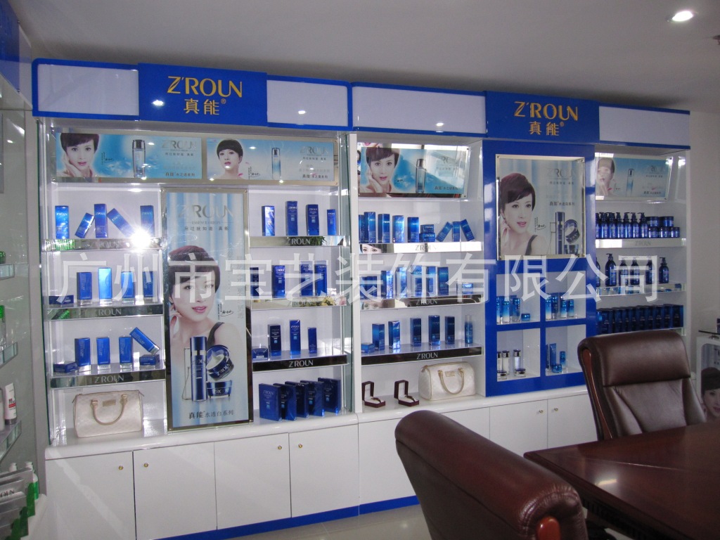 化妆品展柜与精品陈列 广州市宝艺装饰的专业解决方案